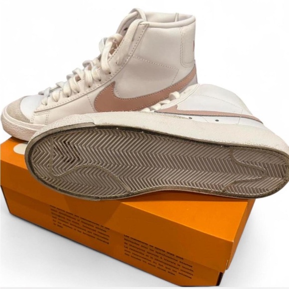 Nike Blazer Mid 77 High-Top Leather Trainers in Cream & Light Pink. Size 6.5 - Picture 3 of 3
